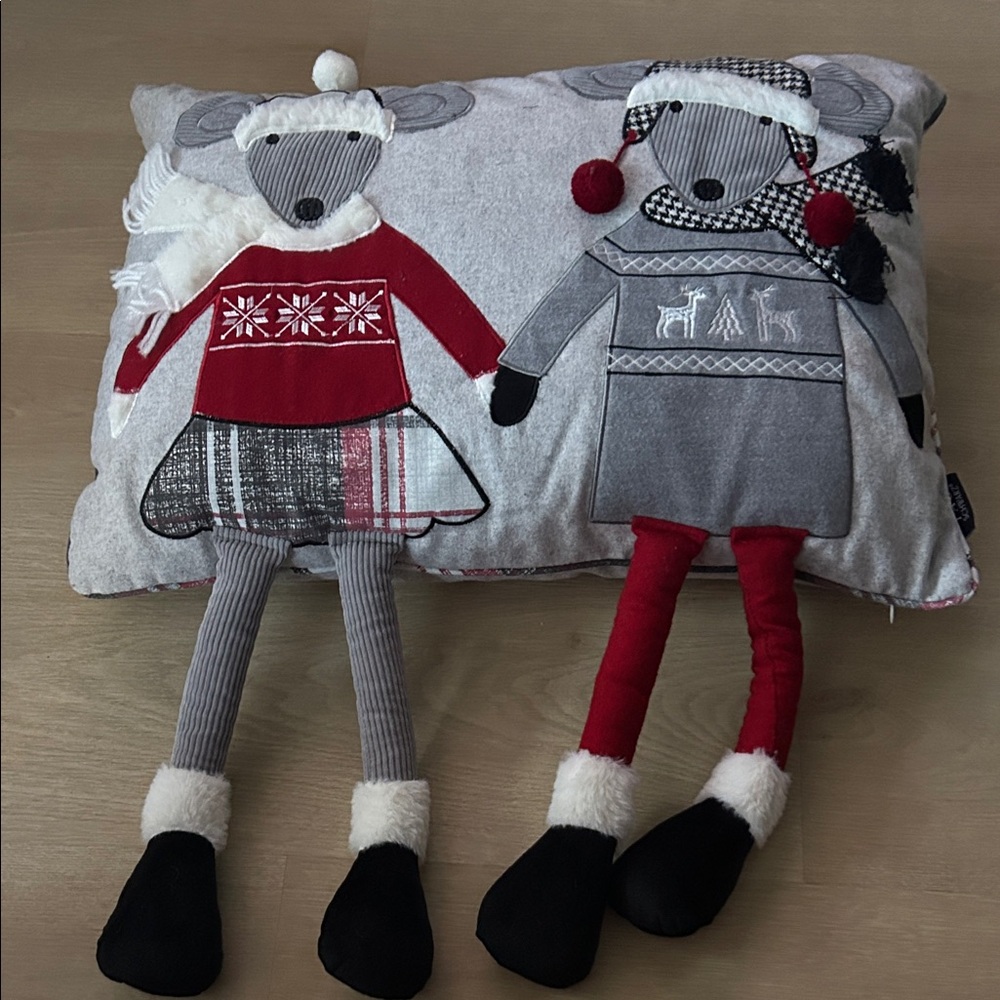 FAO SCHWARZ mouse Christmas holiday throw pillow